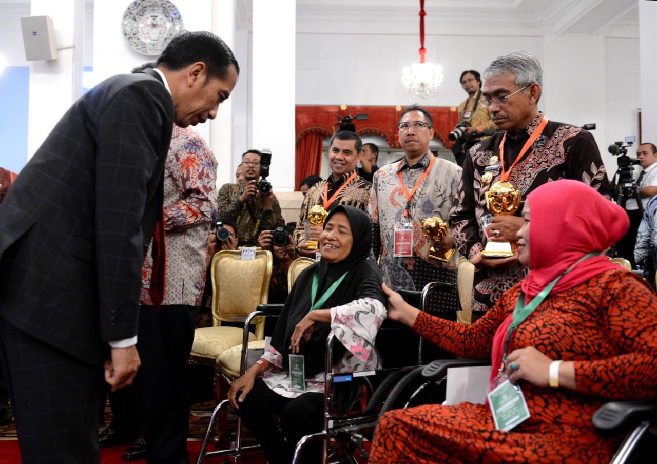 Cerita Haru Seorang Penerima KIS di Depan Presiden