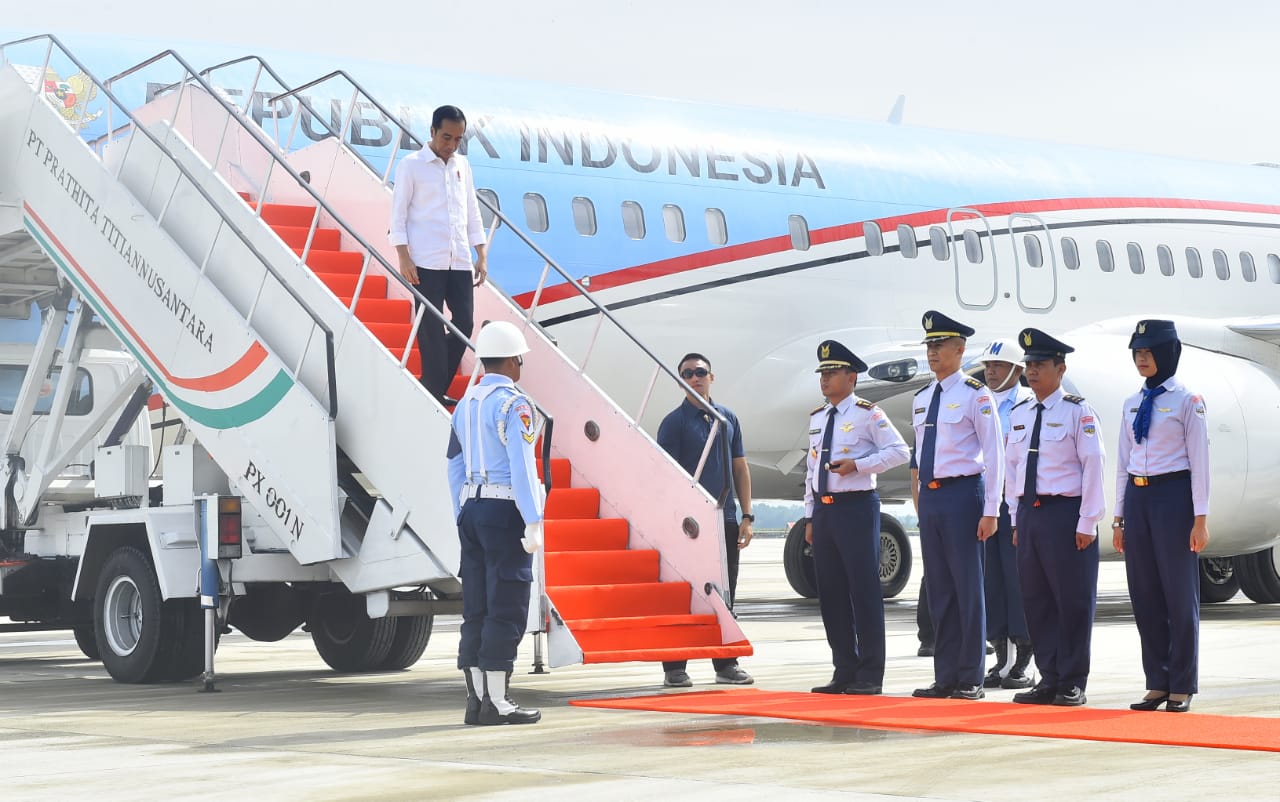 Presiden Jokowi Lakukan Pendaratan Perdana di Bandara Internasional Jawa Barat