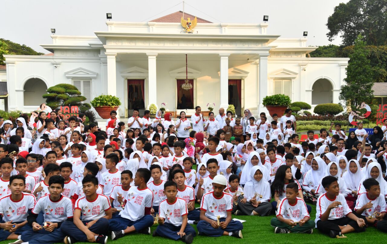 Presiden Minta Anak-anak Manfaatkan Waktu Luang Untuk Bermain di Luar Ruangan