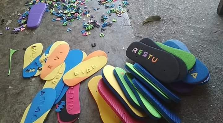 Sendal Japit Cantik Dari Desa Podomoro