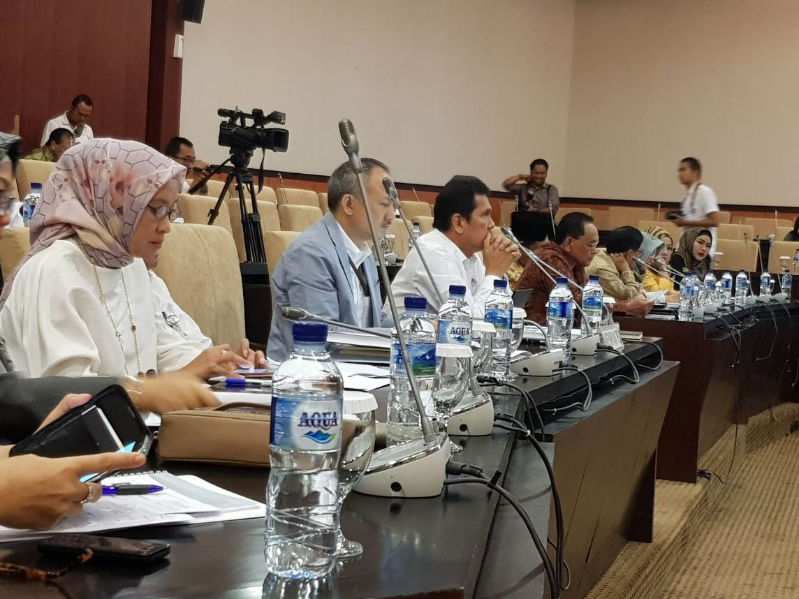 MENPANRB Setuju Mencari Solusi Tenaga Honorer K2