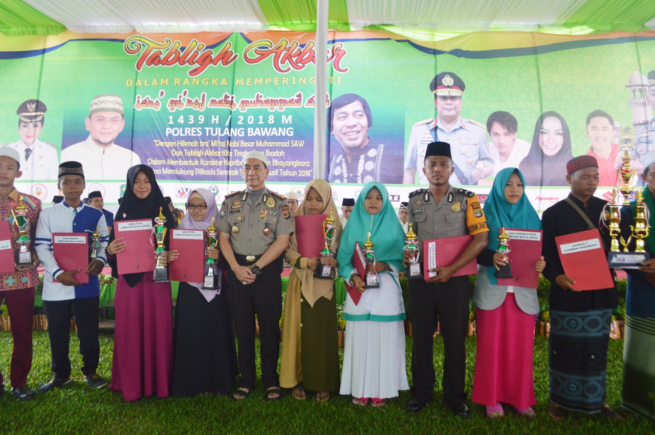 Dir Binmas Polda Lampung Serahkan Hadia Lomba Baca Al-quran dan Hadroh Polres Tuba