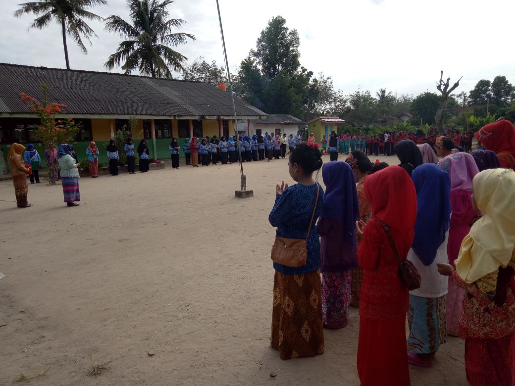 Pringati Hari Kartini Gugus Delapan Penumangan Adakan Kegiatan Upacara Bersama