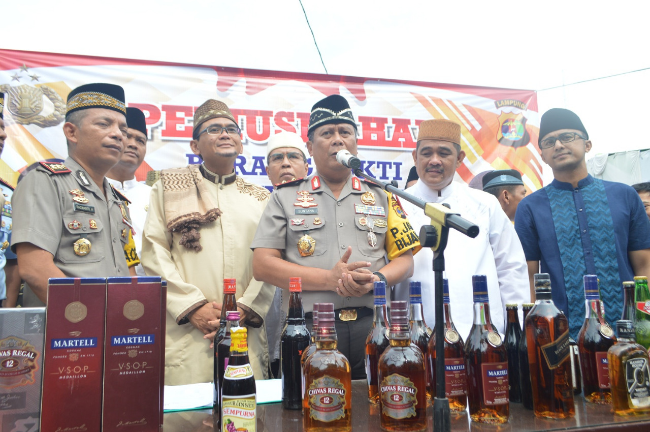 Kapolda Lampung Pimpin Pemusnahan Miras di Polres Tulang Bawang