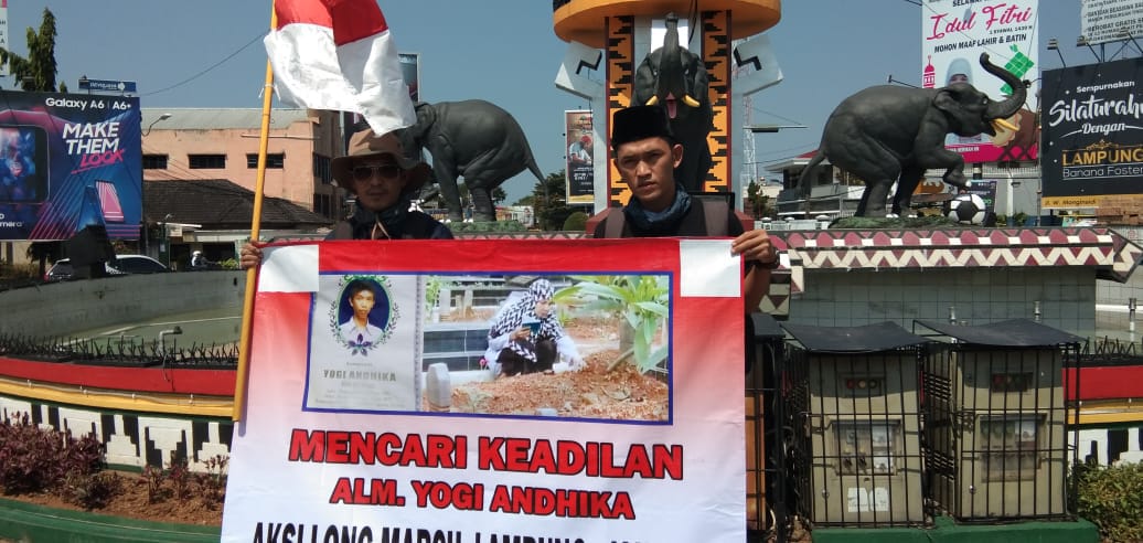 Tim Relawan Pencari Keadilan Yogi Andhika Longmarch Bandarlampung-Jakarta Tiba Di Bakuheni