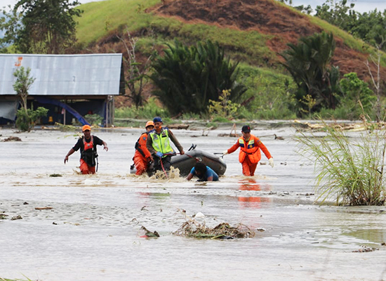 Korban Banjir Bandang Sentani Papua di Kubur Massal