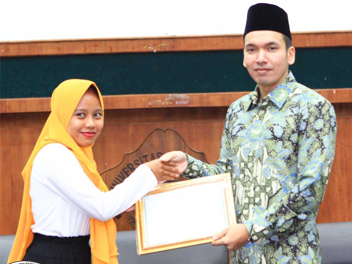 Santriwati Jadi Maneger TIM Bola Liga santri Nusantara 2018