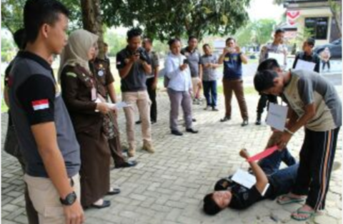 Mendra Lesmana Jalani Reka Ulang Kasus Pembunuhan Yoga Ardiansyah