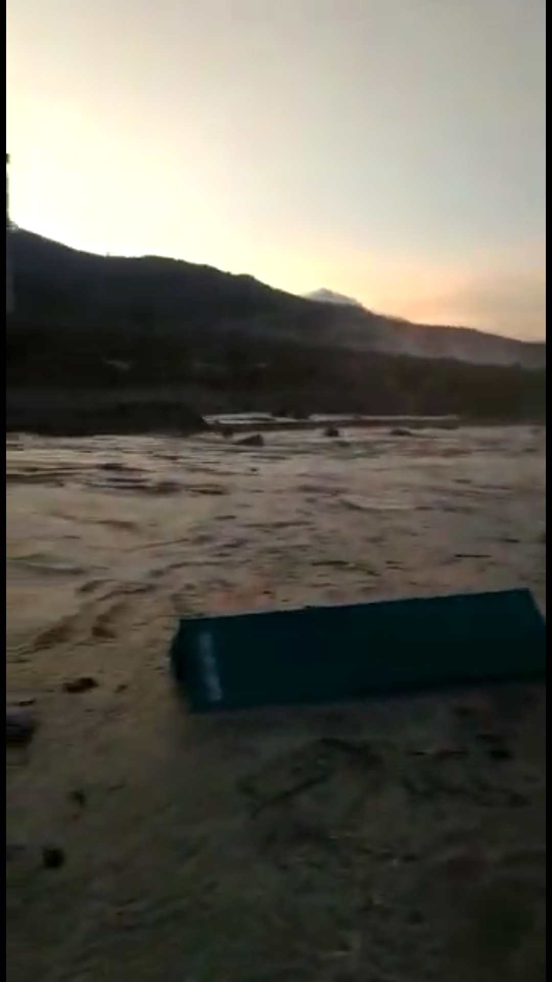 Tsunam Menerjang Palu Ini foto fotonya