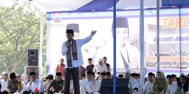 Ribuan Masyarakat Lam-Sel, Saksikan Ceramah Ustadz Somad