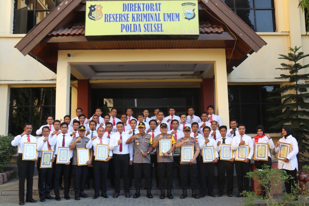 Kapolda Sulsel Beri Penghargaan Terhadap 44 Personil Ungkap Jaringan Narkoba Antar Provinsi