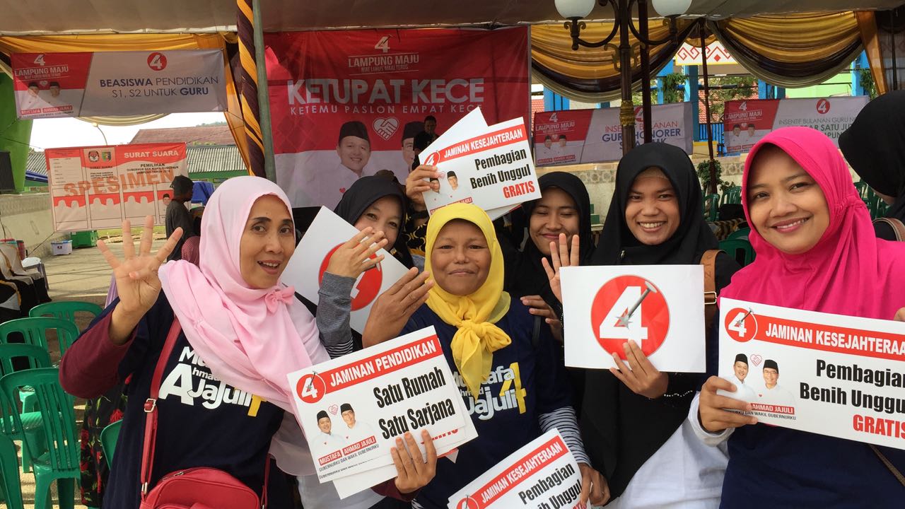 Ketupat Tanggamus, Jajuli Dielu-Elukan Ibu-Ibu