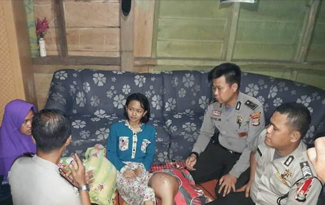 Mengidap Tumor Tulang, Tak Surutkan Semangat Laila Bersekolah