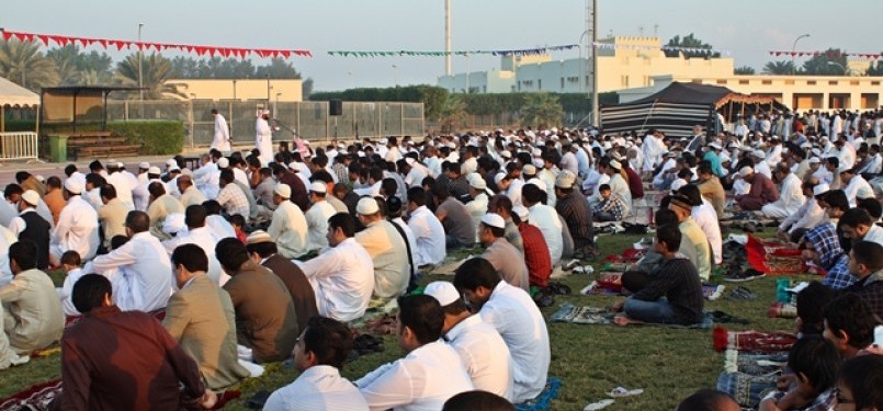 Pemkab Tanggamus Bersama PHBI Laksanakan Solat Eid di Lapangan Merdeka Bersama Warga