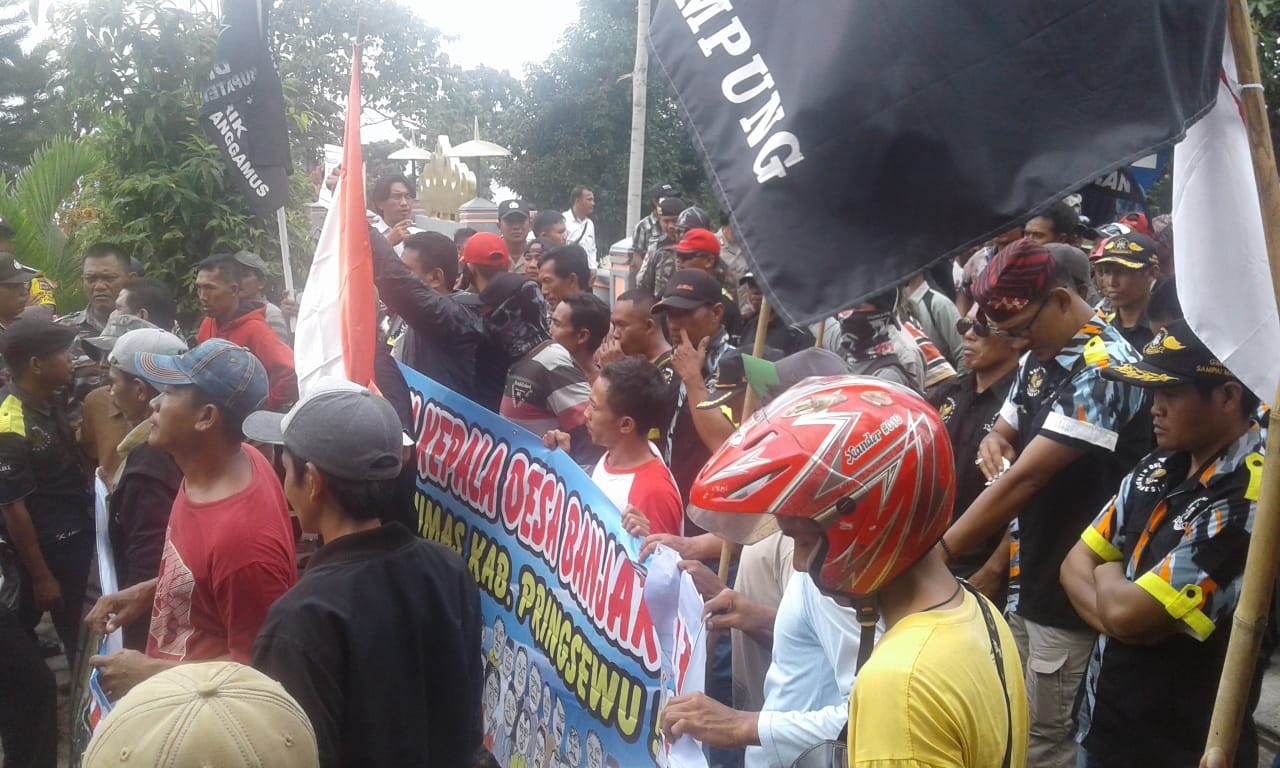 Kepala Pekon Ditahan, LSM-GMBI Lakukan Unjuk Rasa di Depan Kejari Tanggamus