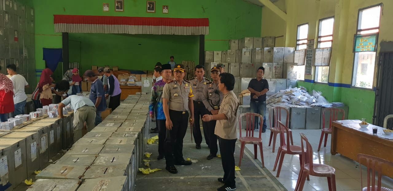 Distribusi Logistik Pilkada Tanggamus