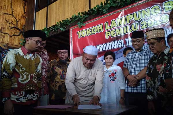 Sejumlah Tokoh Masyarakat Teken Fakta Integritas Jaga Pemilu Damai Anti Hoax