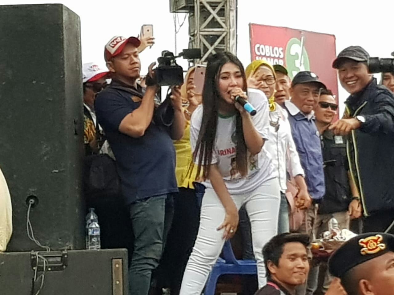 Konser Via Vallen Bersama Arinal-Nunik Sukses Hibur Warga Lamsel