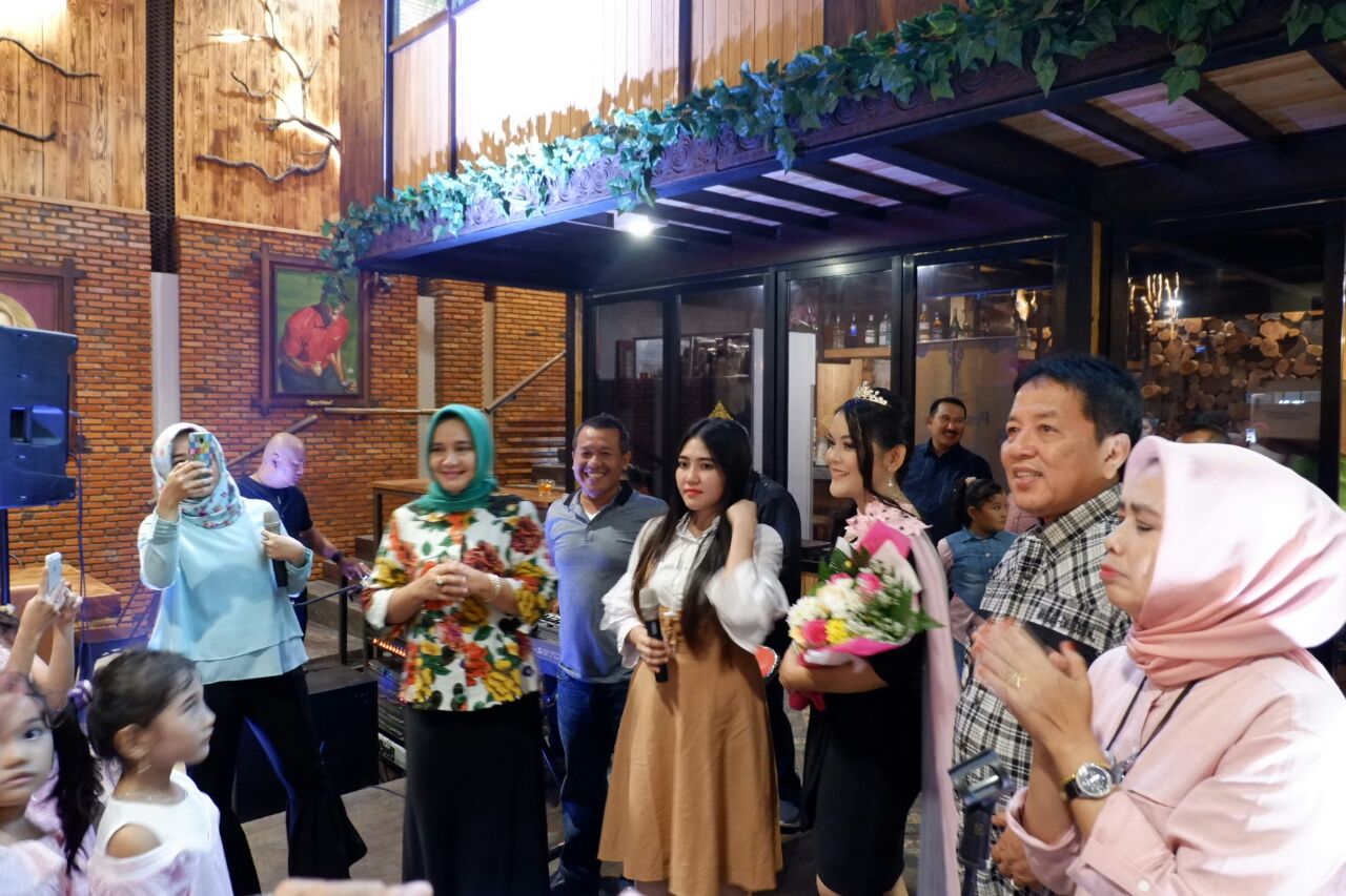 Via Vallen Sumbang Lagu di Acara Ulang Tahun Warga Balam