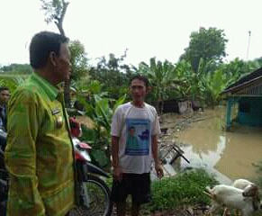 Walikota Metro Tinjau Lokasi Banjir Kampung Harapan