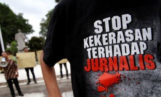 Sekelompok Orang Berseragam Ormas Santroni Rumah Wartawan RMOL Buat Onar dan Mengintimidasi Keluarganya