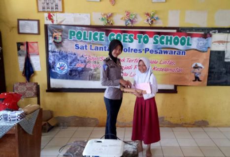Satlantas Polres Pesawaran Lakukan Kegiatan Police Goes To School