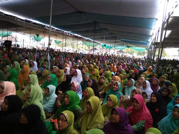 Puluhan Ribu Muslimat NU Pringsewu Ramaikan Peringati Harlah Ke-72