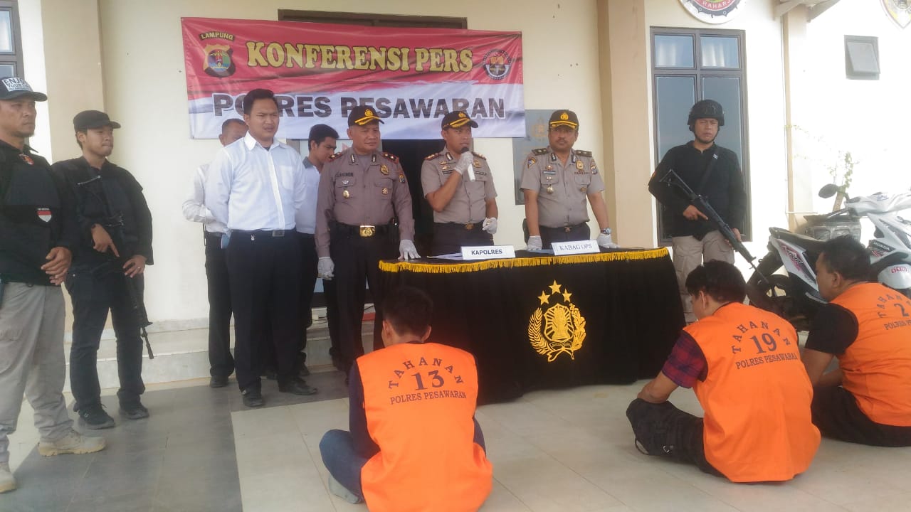 Polres Pesawaran Tangkap Pelaku Legalloging