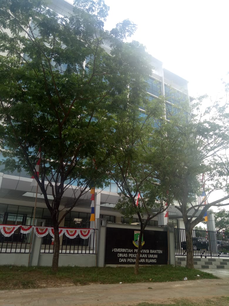 Gedung Megah Dinas PUPR Provinsi Banten Dikelilingi Aroma Busuk Mirip Bau Tinja?