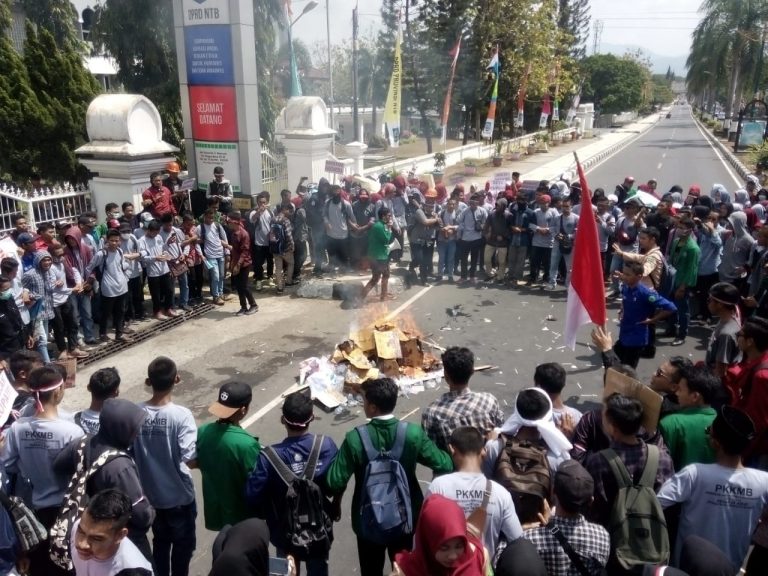 Mahasiswa NTB Tuding Jokowi-JK Gagal Pimpin Indonesia