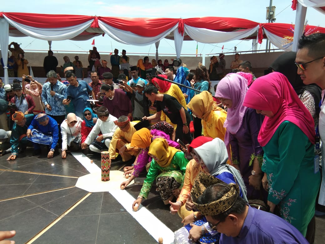 Masyarakat Pontianak Antusias Rayakan Tradisi Pesona Kulminasi Matahari