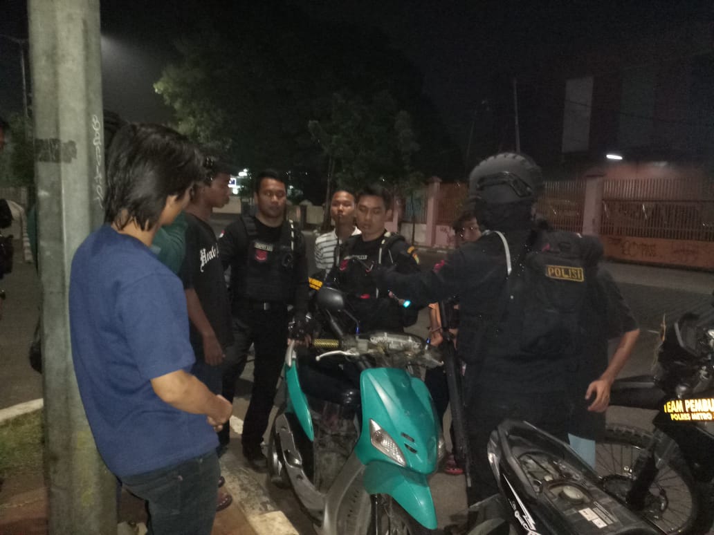 Bawa Sajam, Bocah Ingusan di Kalideres Digelandang Tim Pemburu Preman
