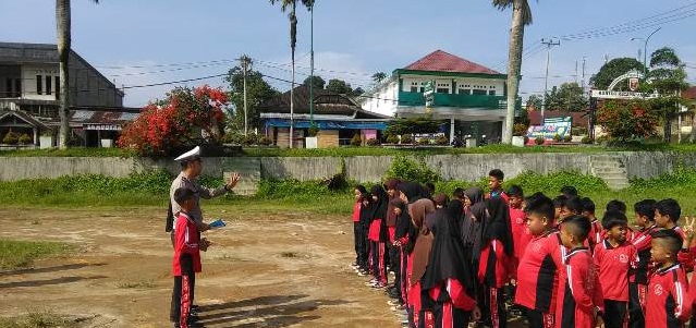 Orangtua Lebih Baik Mengantar Anak ke Sekolah Ketimbang Memberinya Motor