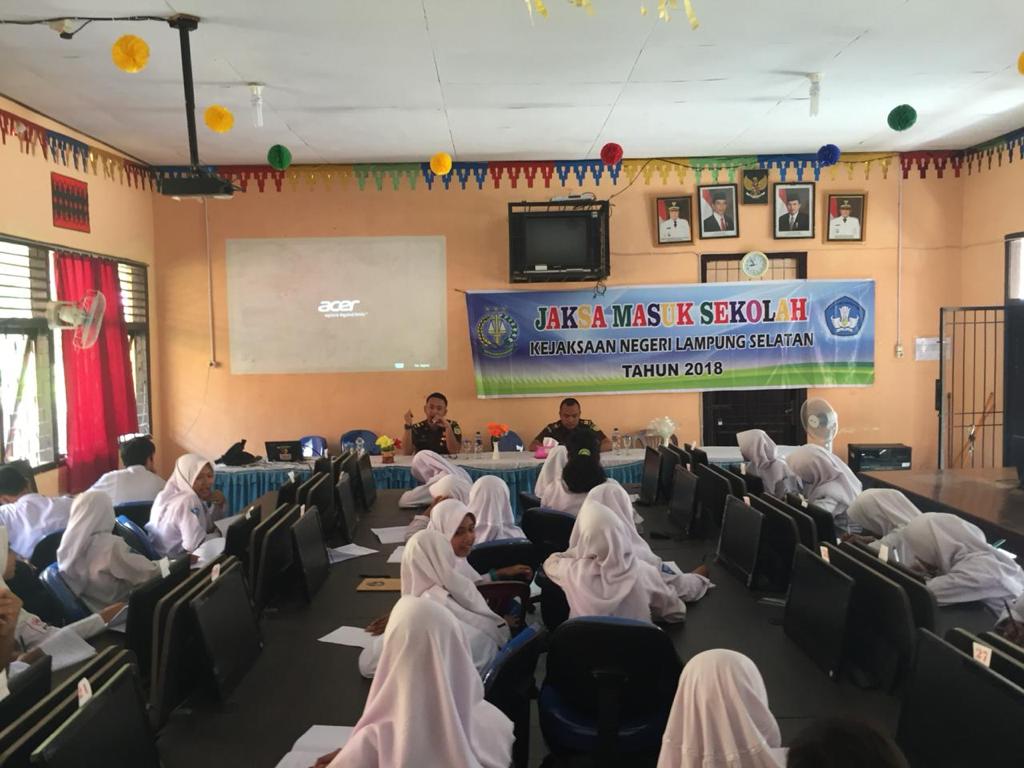 Kejari Lampung Selatan Sosialisasi Pemahaman Hukum di Sekolah SMP