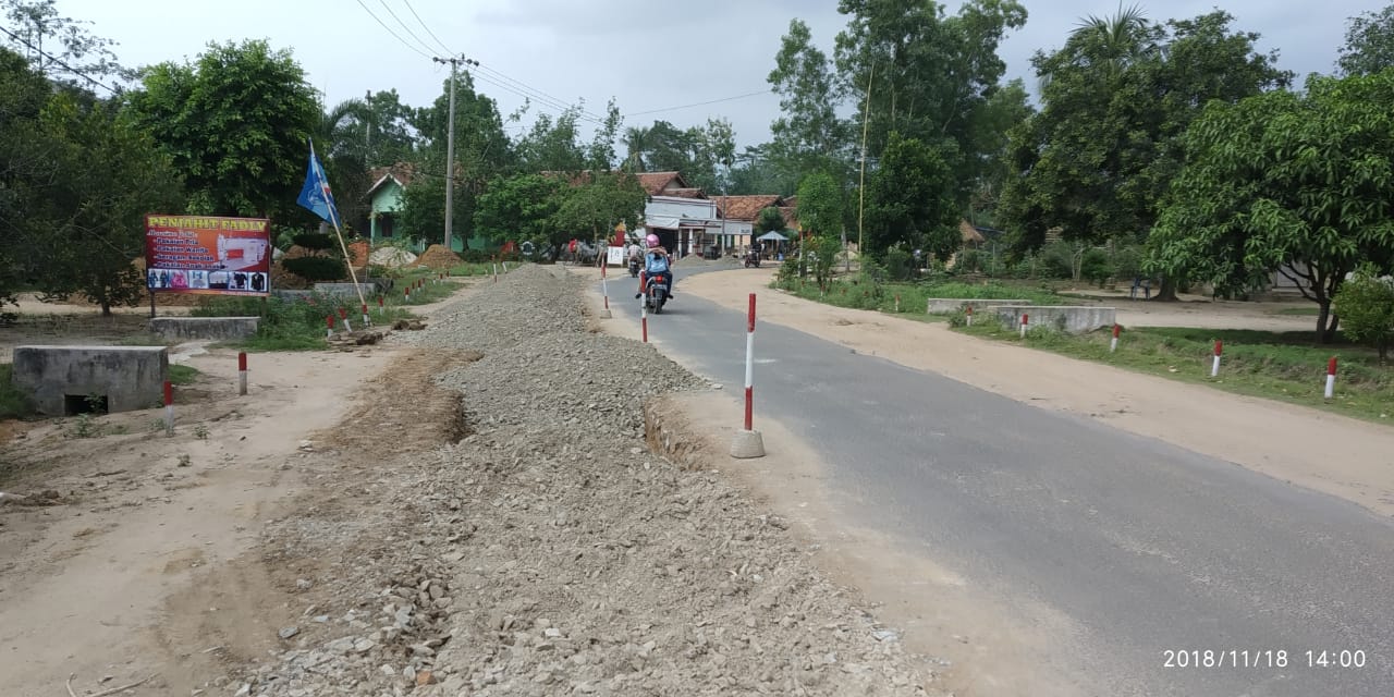 Galian Tanah Pelebaran Pembangunan Jalan Resahkan Warga