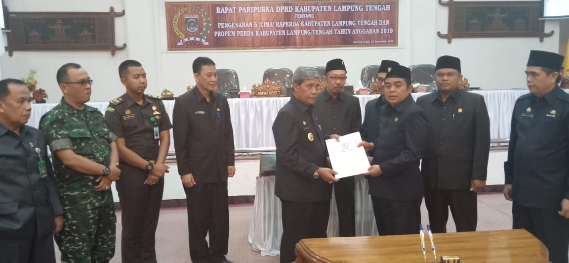 DPRD Lamteng Gelar Paripuna Penyampaian Nota Keuangan RAPBD tahun 2019 dan Pengesahan 5 Raperda