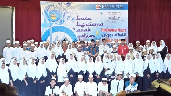 Hadiri Buka Puasa Bersama, Ridho Fichardo Tanda Tangani Prasasti Pembangunan Kantor Harian Pilar