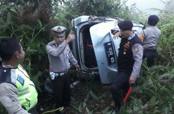 Xenia Warga Asal Kotabumi Terjun Kejurang di Batuketulis Satu PNS dan Sopir Kritis