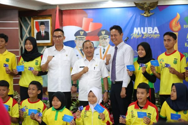 Pemkab Muba beri Tabungan dan ATM Untuk Menambah Semangat Atlet PPLP-D
