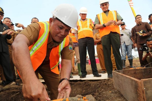 Nanang Ermanto Ground Breaking Rusunawa Di GOR Way Handak