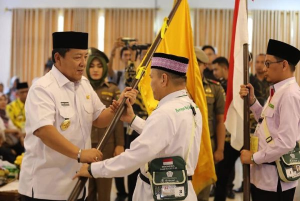 Gubernur Arinal Lepas 410 Jemaah Calon Haji Asal Lamteng