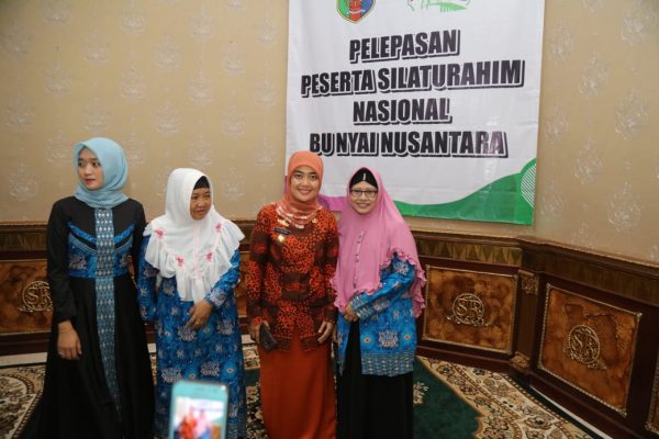 Lepas Peserta Silatnas Bu Nyai, Wagub Nunik Titip Doa Demi Kejayaan Lampung