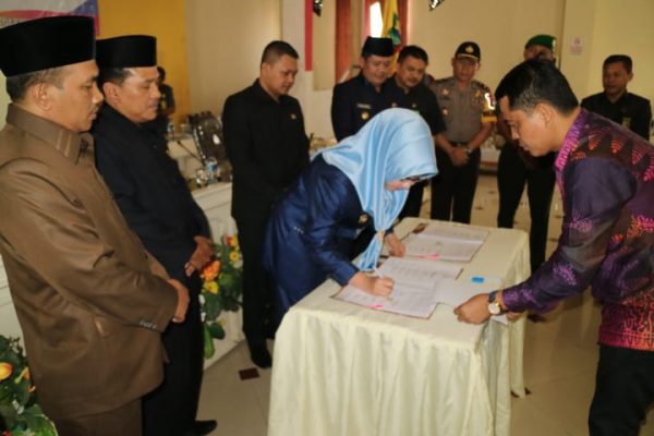 Bupati Tanggamus Dewi Handajani Sampaikan Perubahan KUPA-PPAS