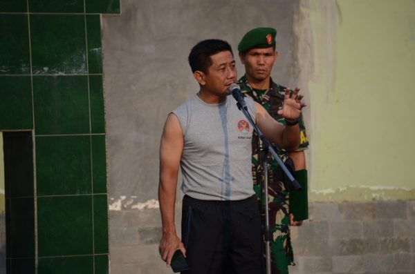 Komandan Korem 044/Gapo Beri Jam Komandan Kepada Seluruh Anggota