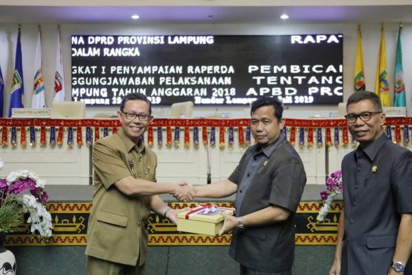 Gubernur Sampaikan Raperda Laporan Pertanggungjawaban APBD Lampung TA 2018