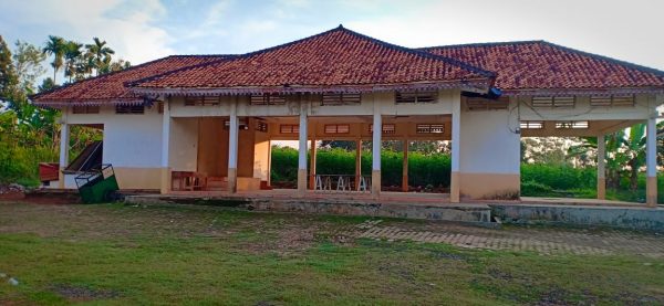 Lapor Pak Bupati Raden Adipati Surya, ”Aula Kantor Kecamatan Gunung Labuhan Kondisinya Sangat Memprihatinkan”