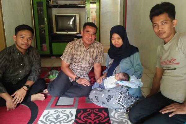 Jalin Silahturahmi, Kabid Humas Polda Banten Sambangi Kediaman Wartawan