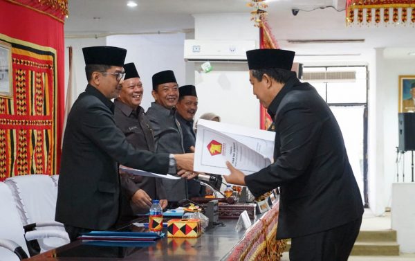 Sekda Lamsel Sampaikan Ranperda APBD-P 2019, Delapan Fraksi DPRD Siap Bahas Ditingkat Komisi