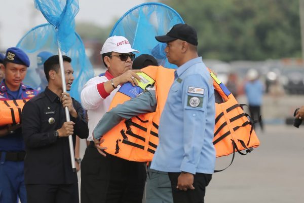 Gubernur Arinal Operasionalkan KM Telok Betong Untuk Pembersih Sampah Laut