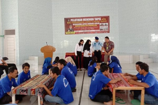 Lapas Gunung Sugih Rutin Adakan Pelatihan Tenun Tapis Bagi Napi